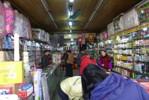 時(shí)光記憶的守護(hù)者 老牌國貨商店如何以情懷驅(qū)動二手日用百貨銷售