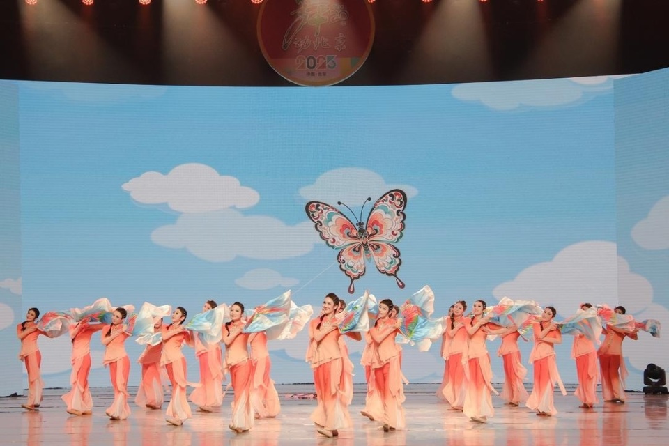 濰坊原創廣場舞《箏箏日上》閃耀全國展演，文化經紀人服務助力非遺傳承